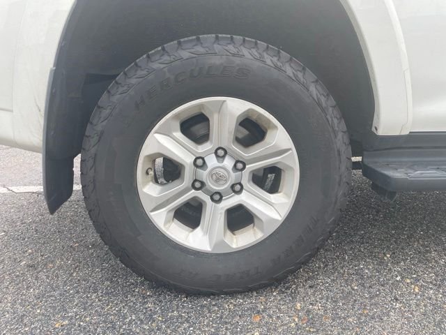 Used 2014 White Toyota SR5 image 4