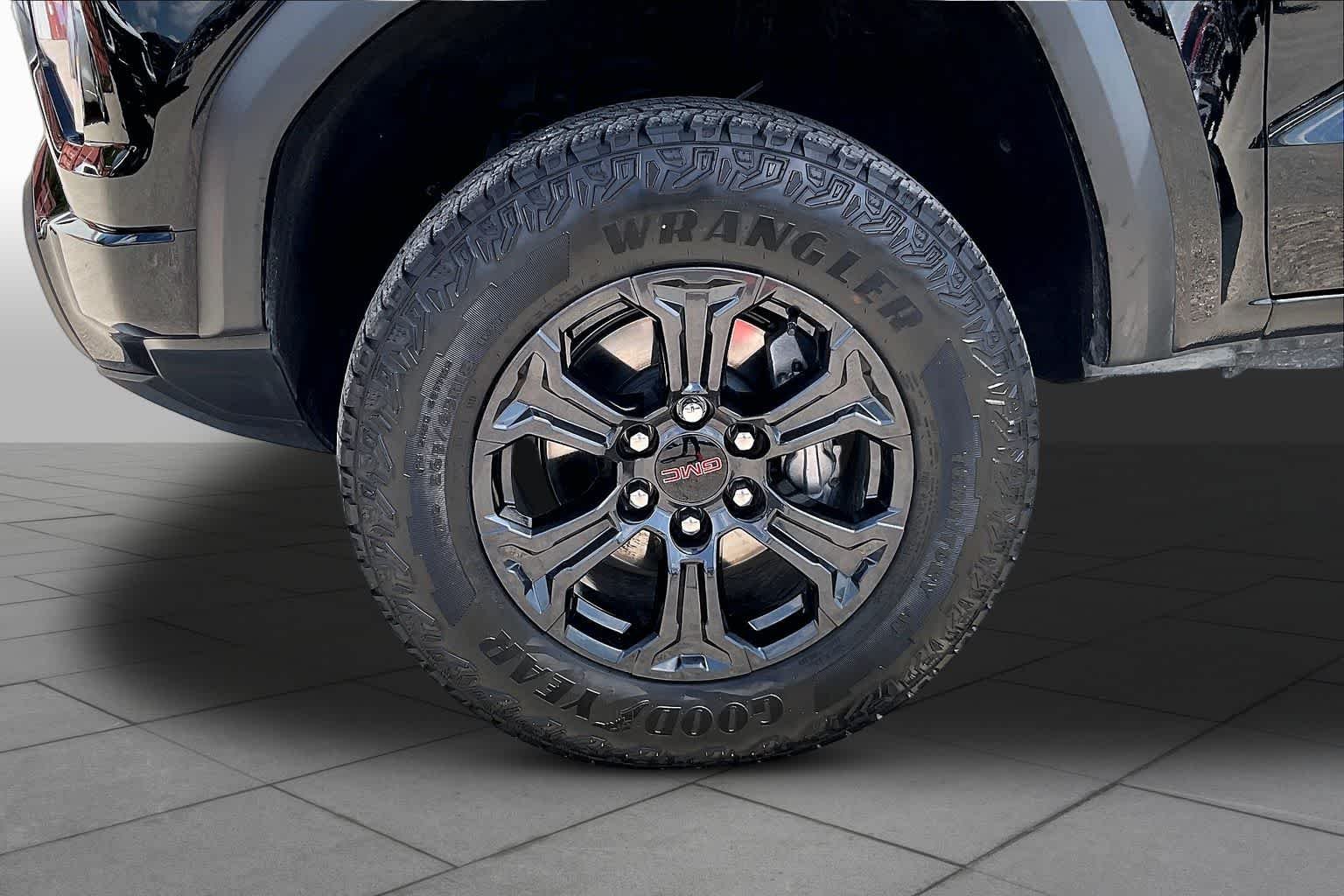 Used 2025 Onyx Black GMC 2WD Elevation image 11