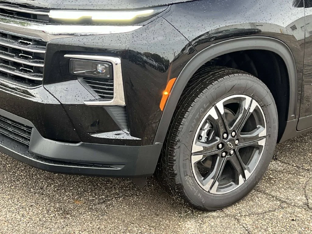 New 2027 Mosaic Black Metallic Chevrolet LT image 7