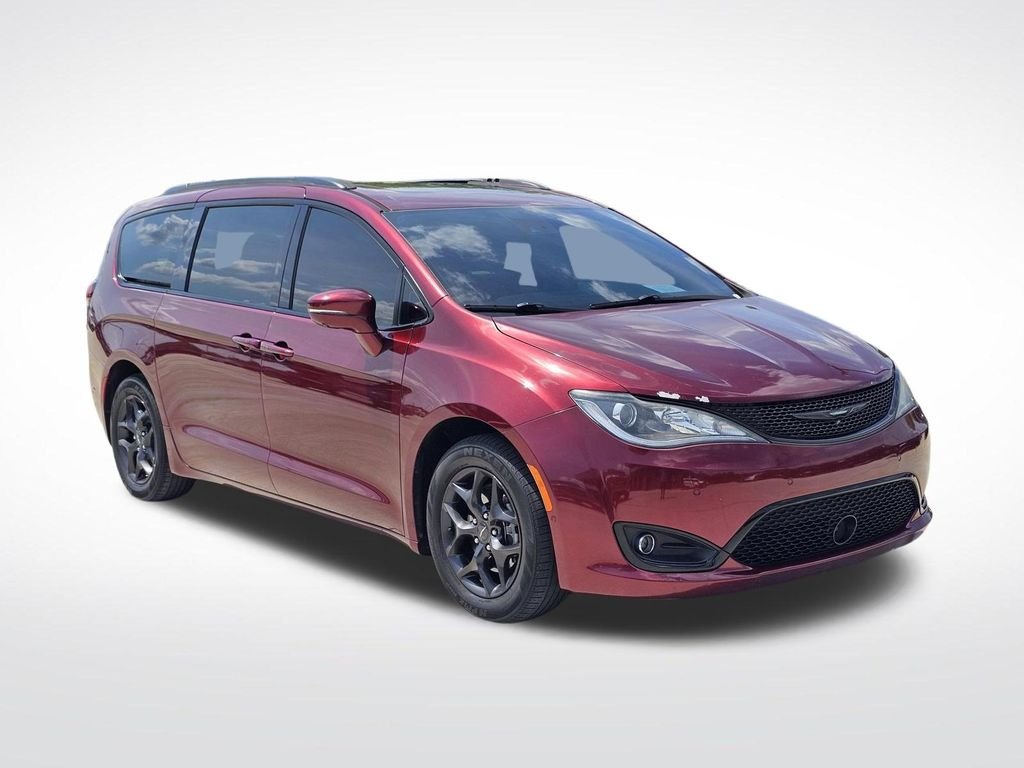 Used 2019 Red Chrysler Limited image 1