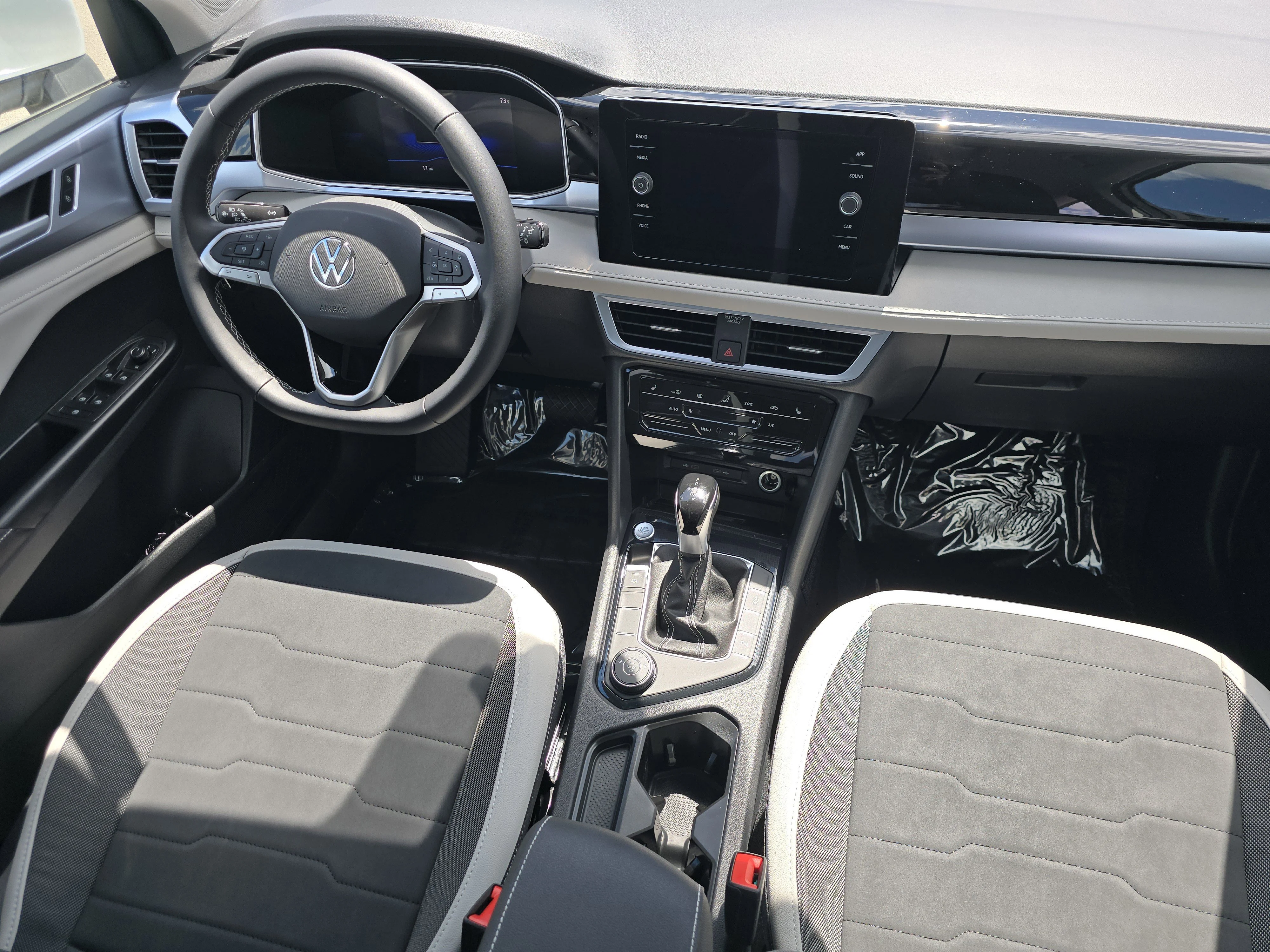 New 2026 Pure White Volkswagen SE image 18
