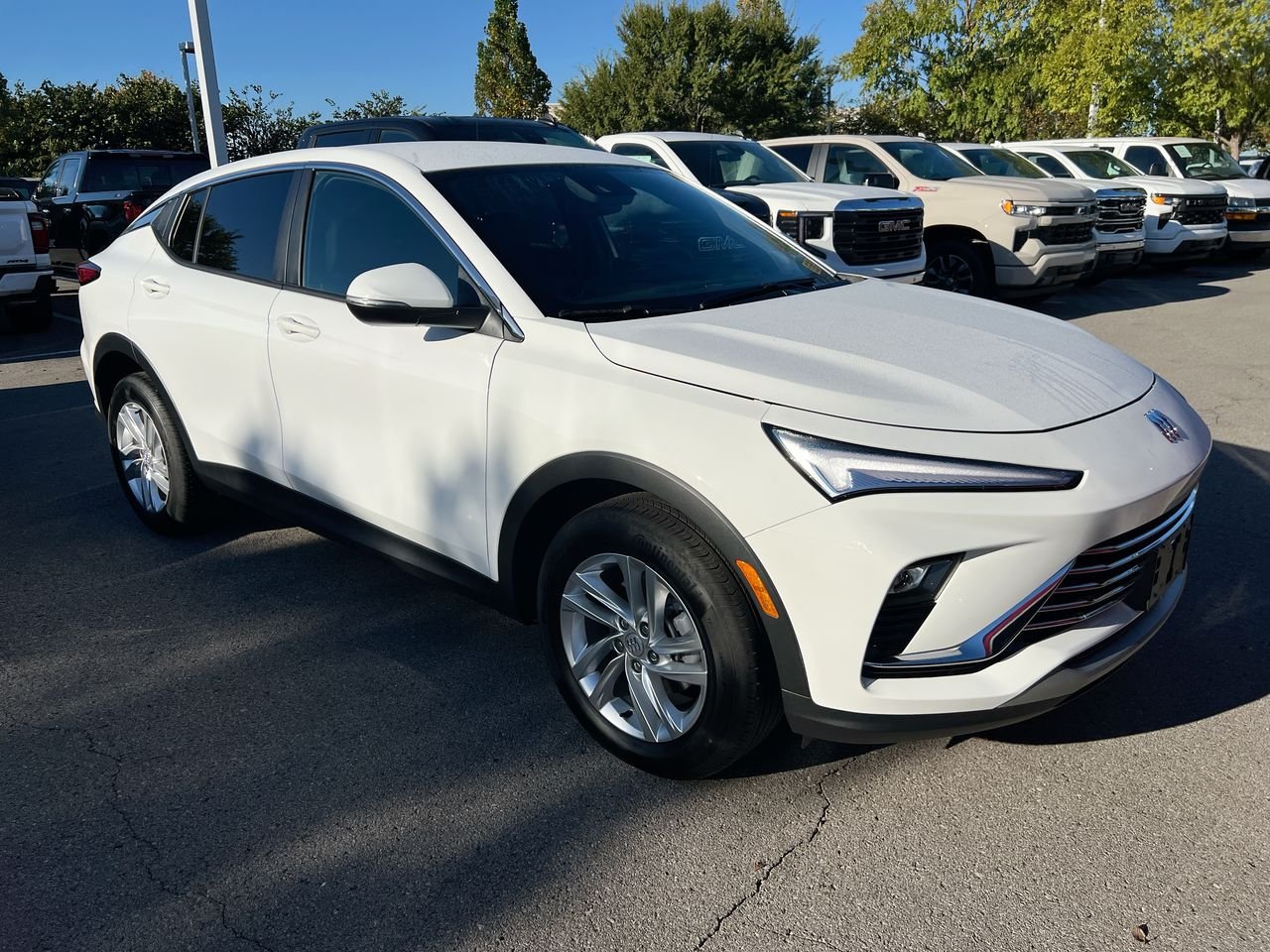 Used 2025 Summit White Buick Preferred image 6