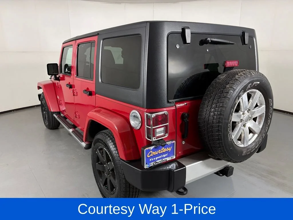 Used 2013 Red Jeep Sahara image 9