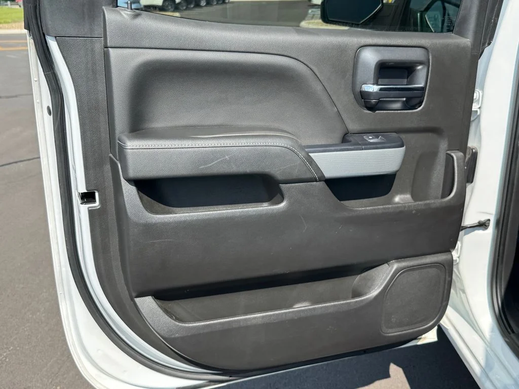 Used 2018 White Chevrolet LT image 12