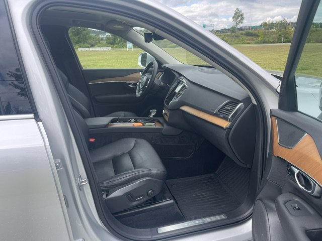 Used 2021 Silver Volvo Momentum image 9