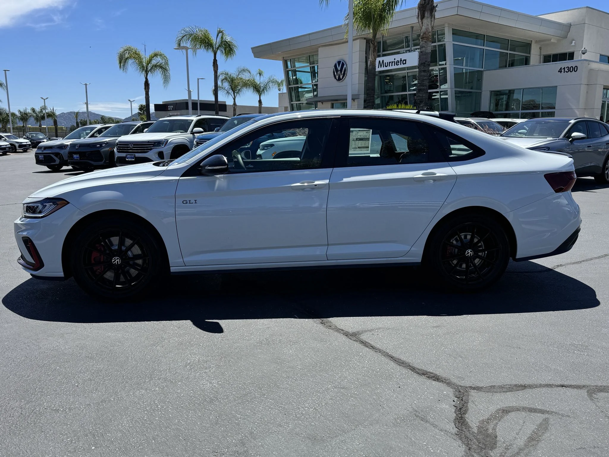 New 2026 Pure White w/Deep Black Roof Volkswagen Autobahn image 4