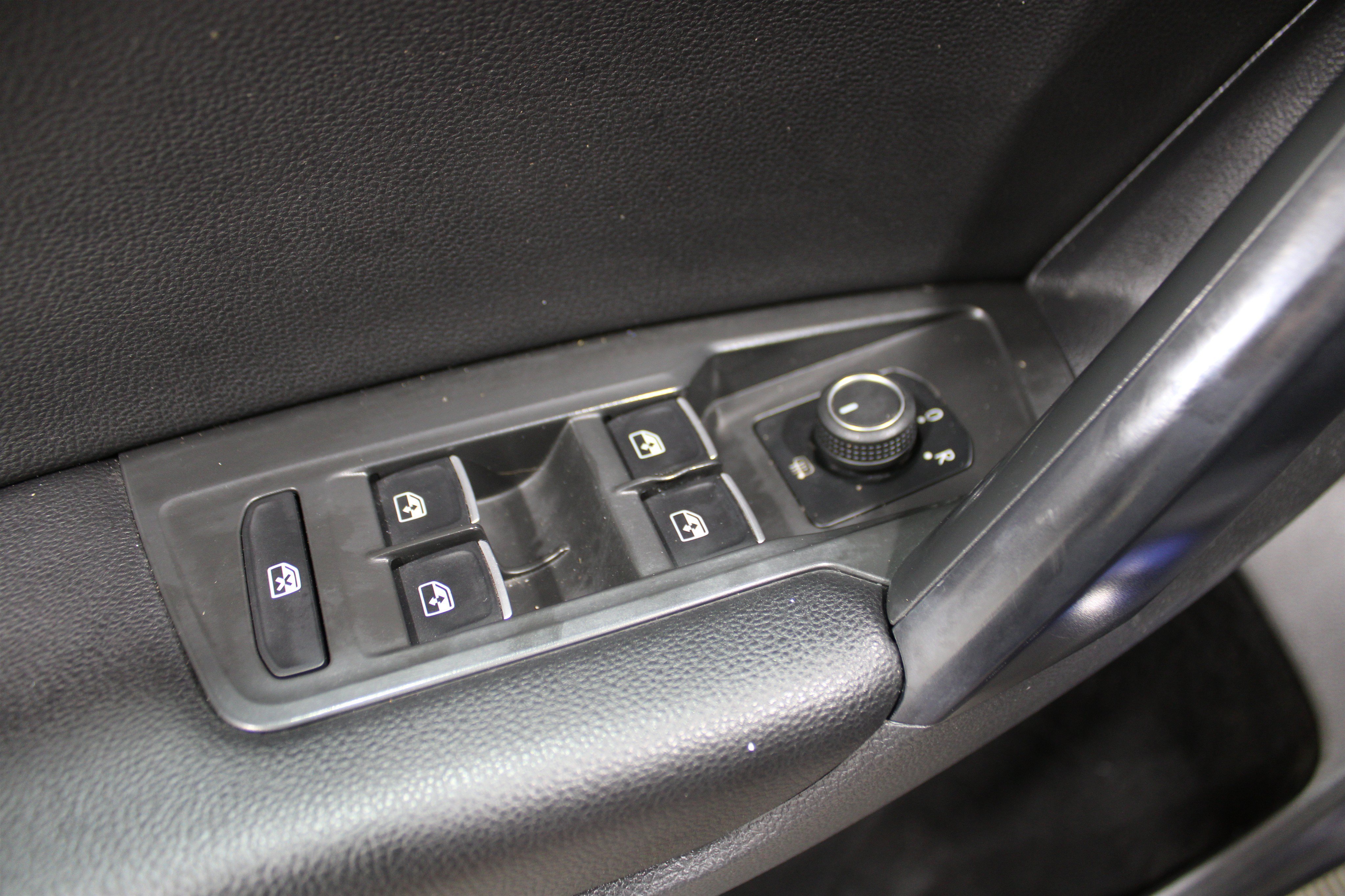 Used 2021 Atlantic Blue Metallic Volkswagen SE image 7