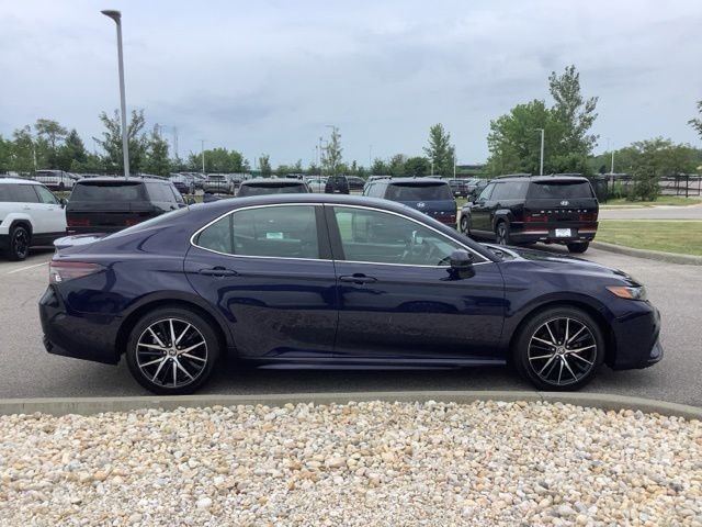 2021 Toyota Camry SE - Photo 6