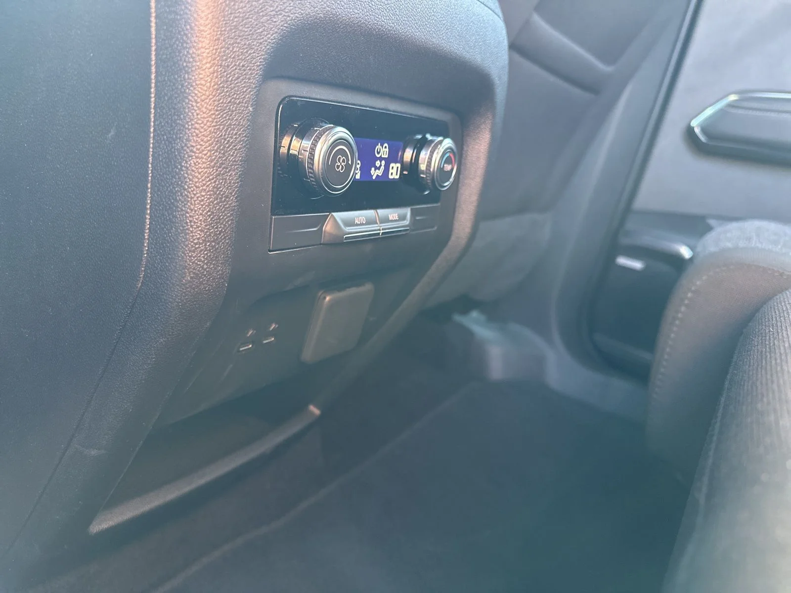 Used 2025 White GMC Elevation image 15