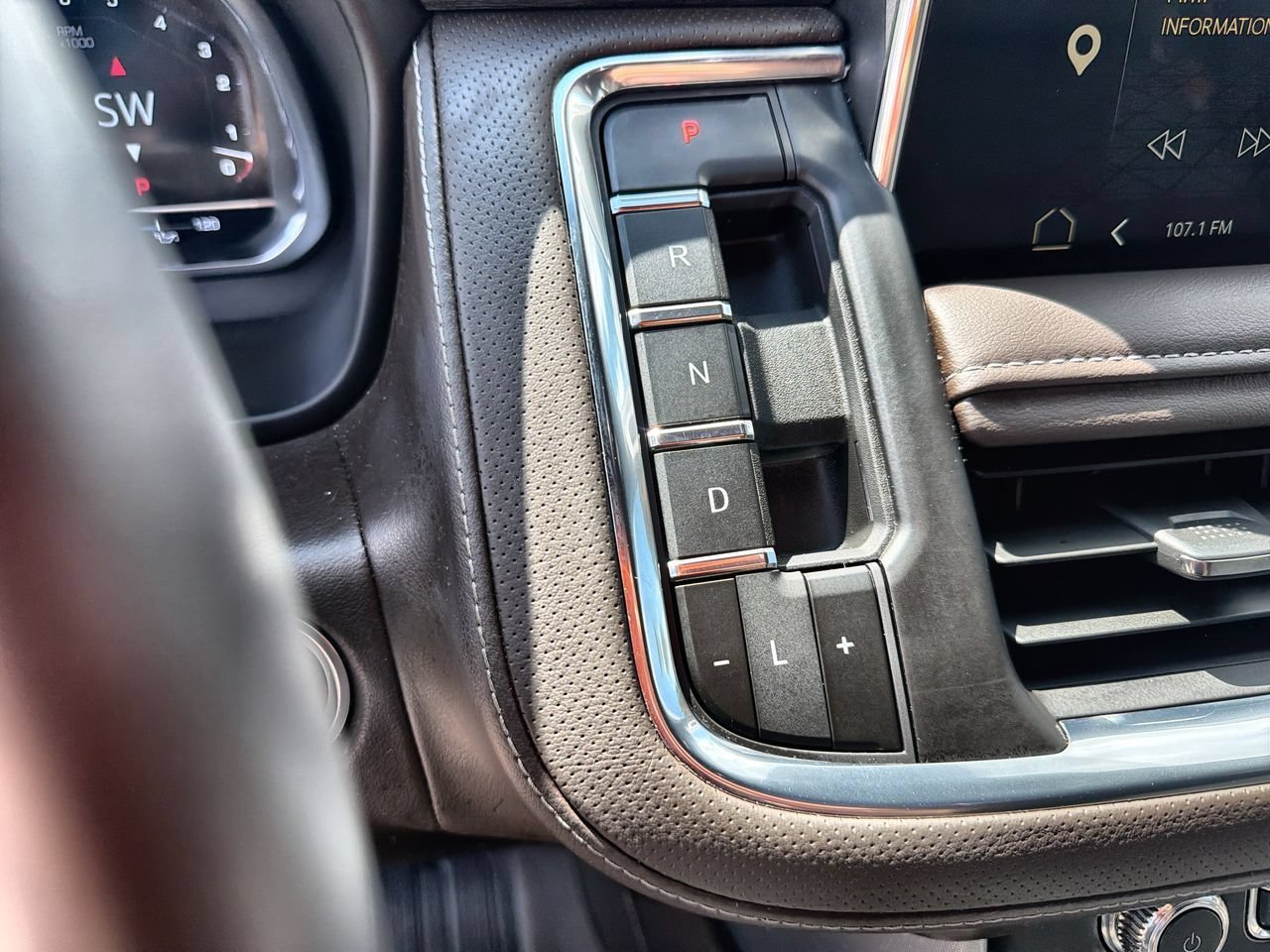 Used 2024 Sterling Metallic GMC SLT image 14