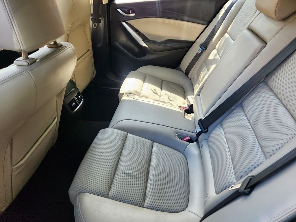 Used 2016  Mazda i Touring image 11