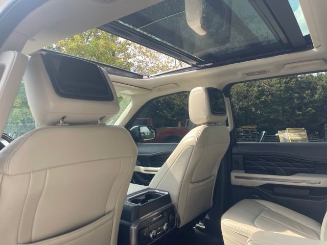 Used 2018 White Ford Platinum image 17