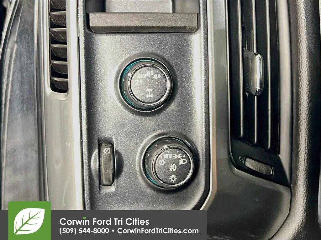 Used 2018 Black Chevrolet LT image 18