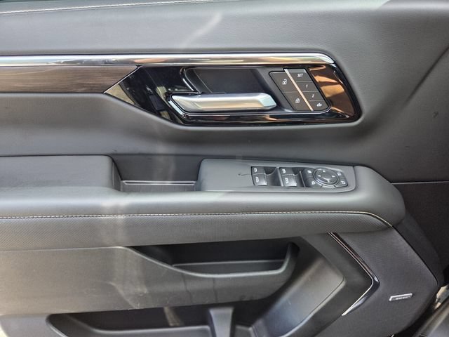 New 2027 Summit White Chevrolet LT image 18