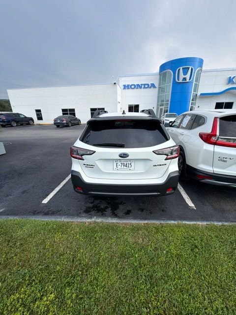 Used 2023 White Subaru Onyx Edition image 4