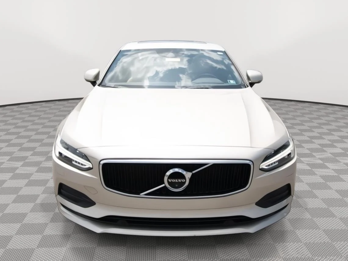 Used 2018  VOLVO  image 2