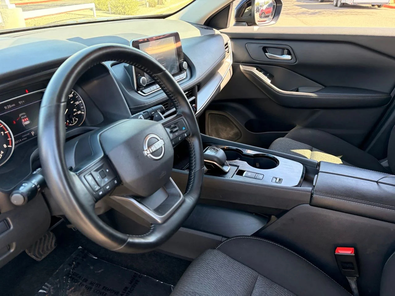 Used 2025 Super Black Nissan SV image 16