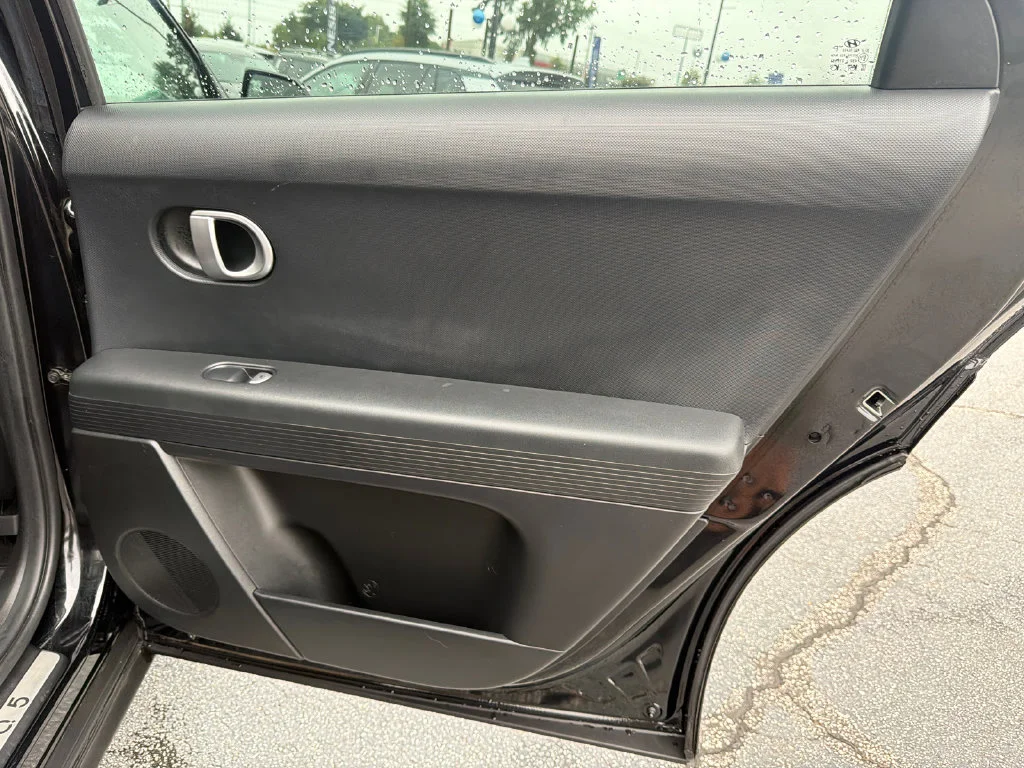 Used 2024 Black Hyundai SEL image 16
