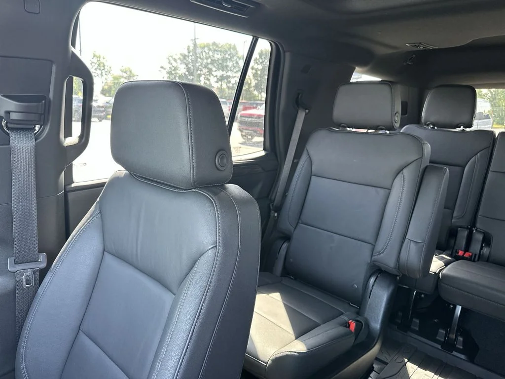 Used 2024 White Chevrolet Z71 image 12