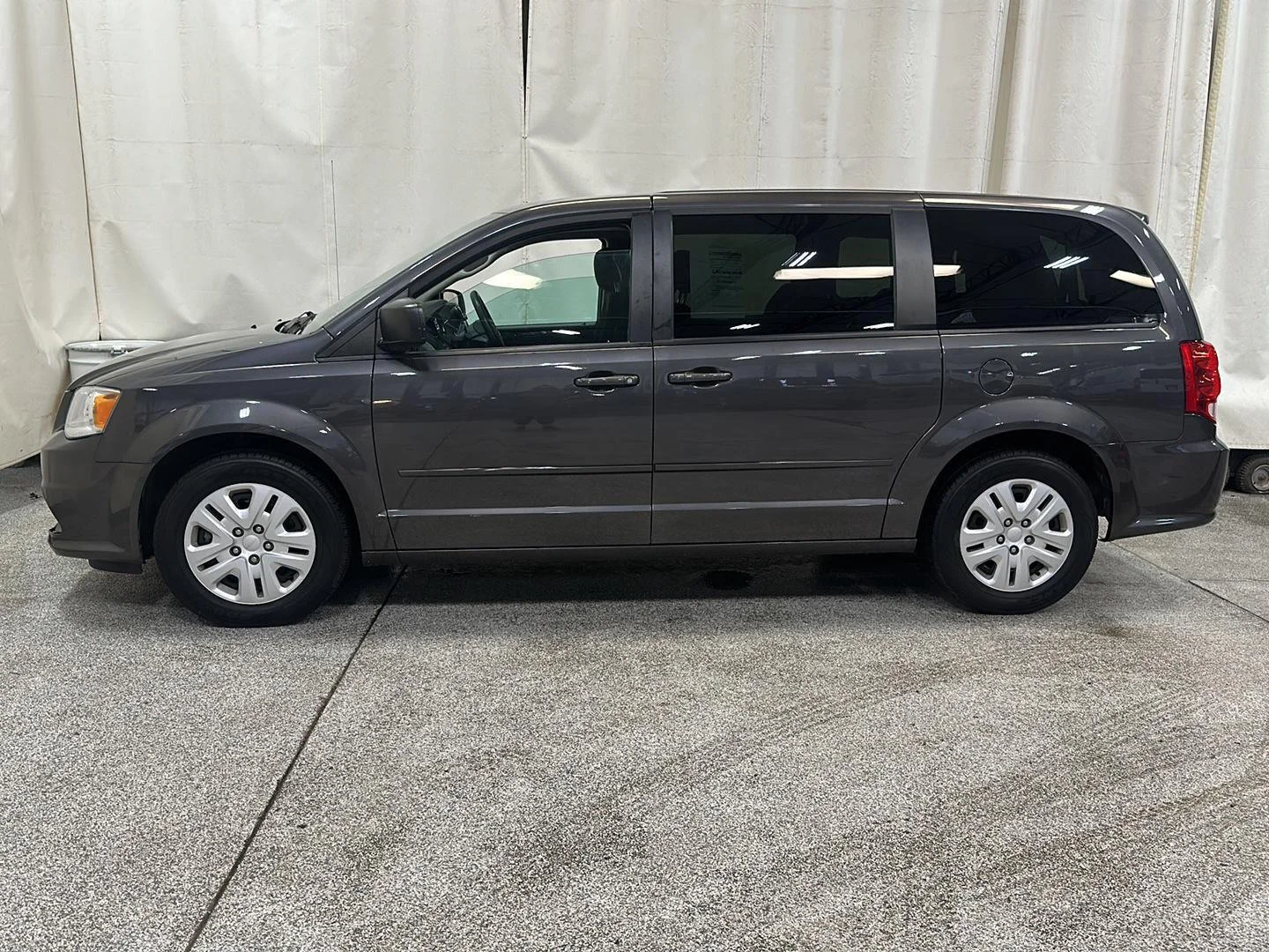 Used 2015 Dodge Grand Caravan SE with VIN 2C4RDGBG7FR691623 for sale in Waconia, Minnesota
