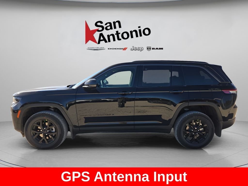 New 2026 Diamond Black Crystal Pearl-Coat Exterior Paint Jeep Altitude image 5