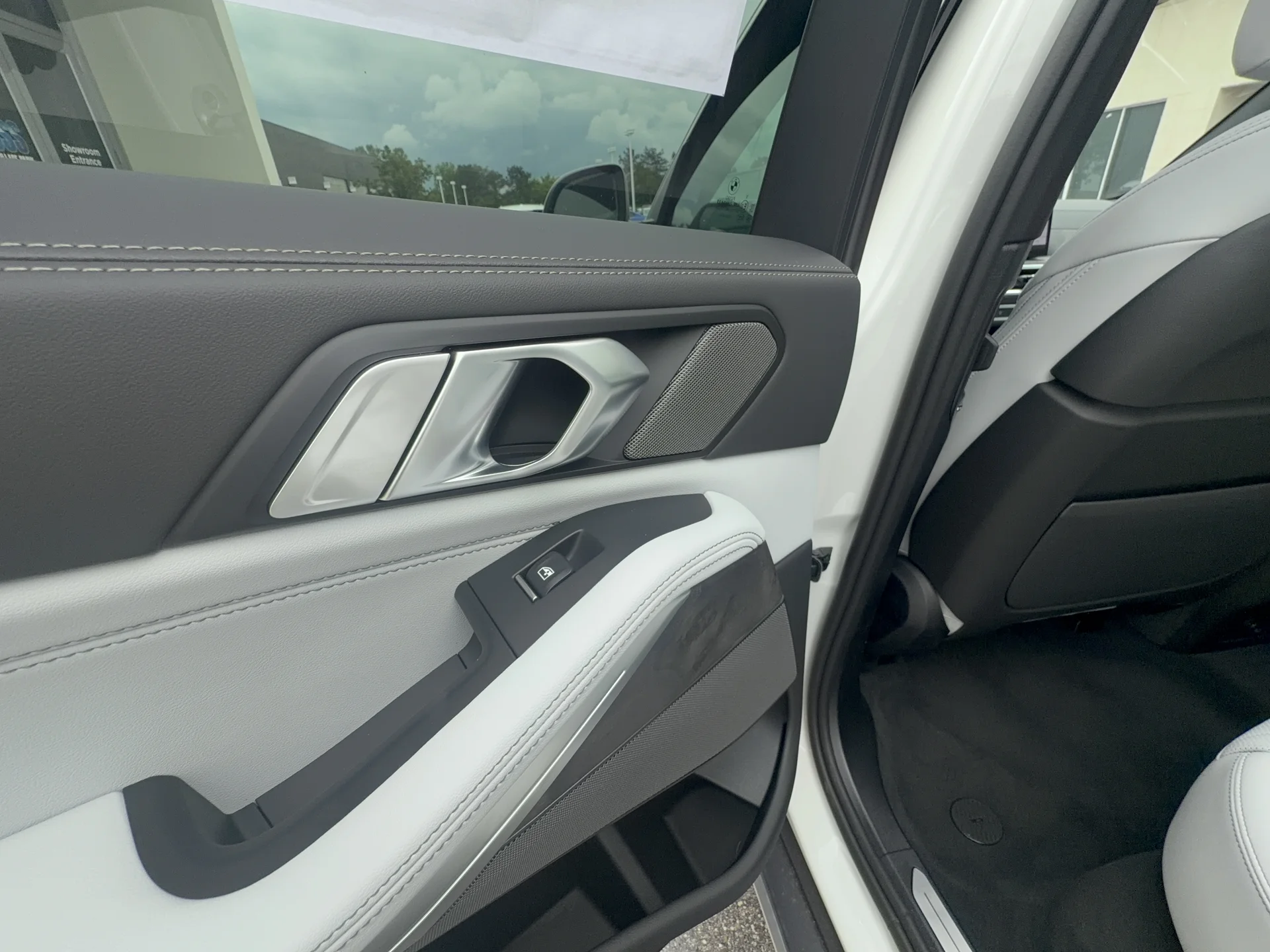 New 2026 Alpine White BMW xDrive40i image 24