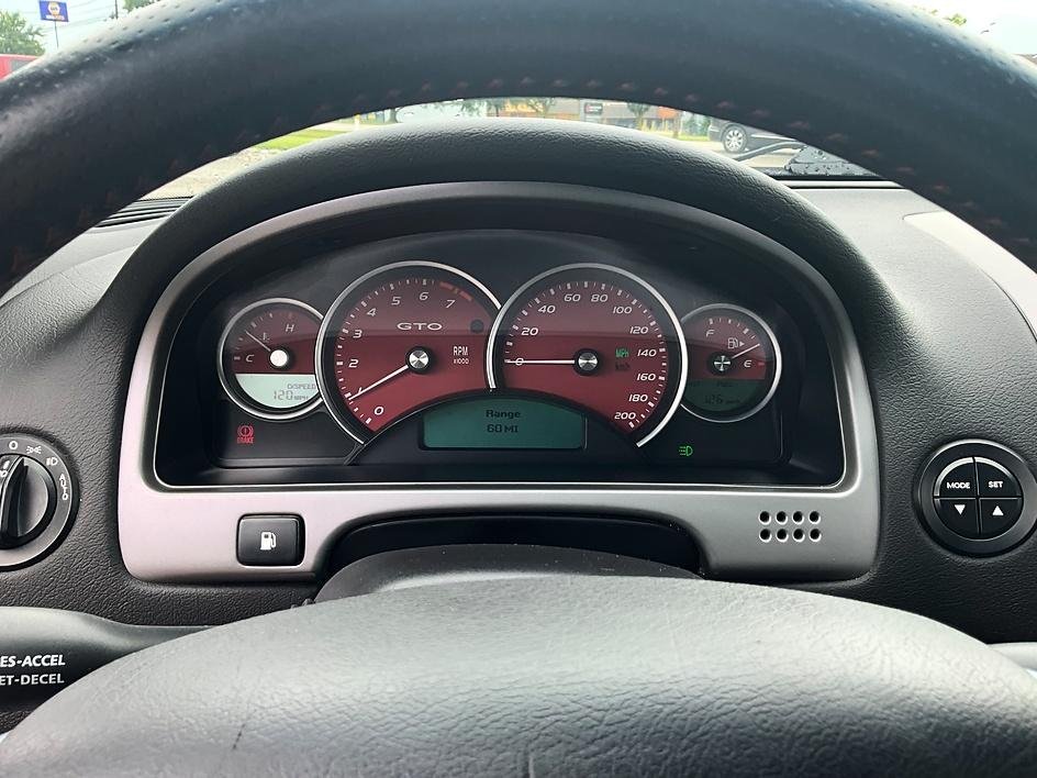 Used 2006 Gray Pontiac Base image 17