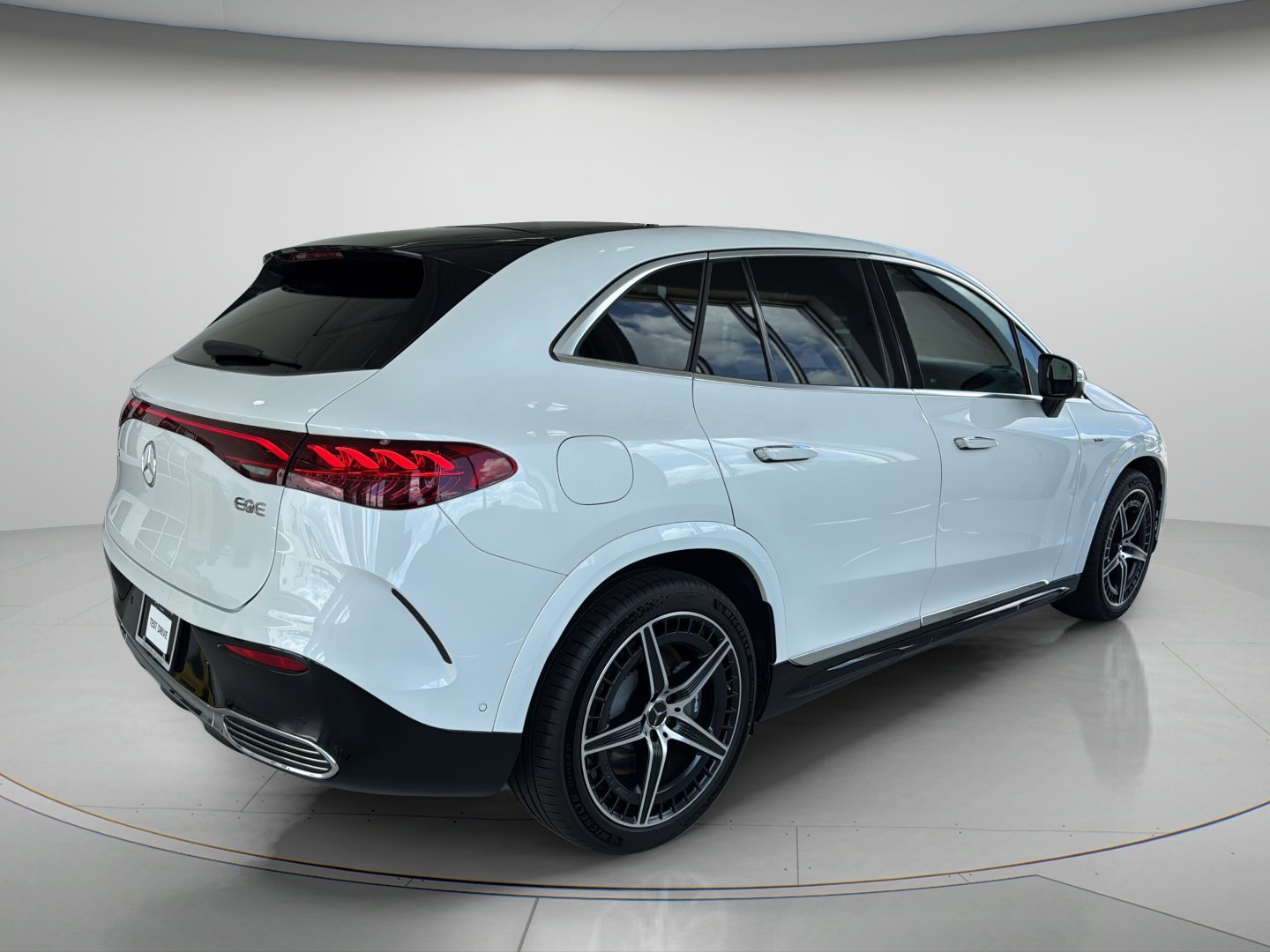 Certified Used 2026 MANUFAKTUR Moonlight White Metallic Mercedes-Benz AMG® EQE image 5