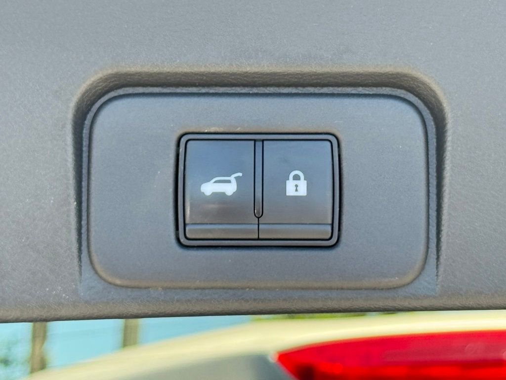 Used 2024 Gold Nissan Platinum image 40