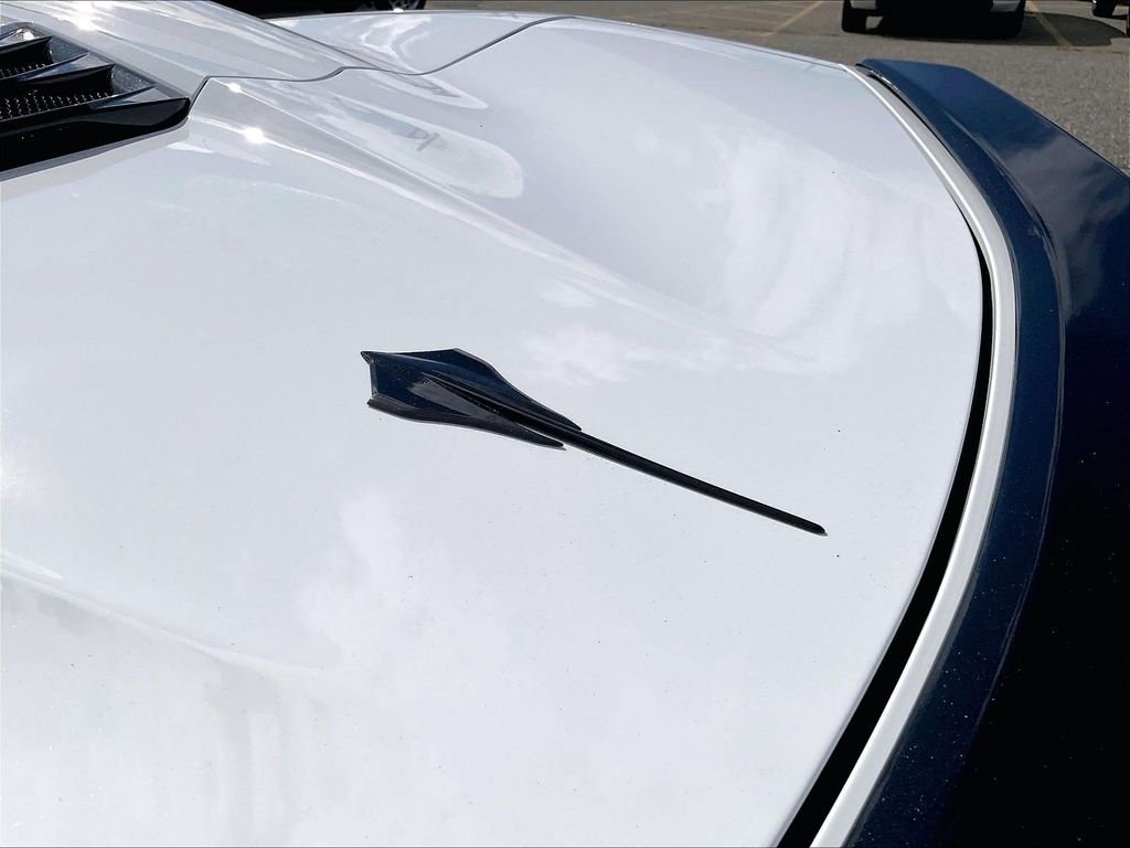 Used 2024 White Chevrolet Stingray image 29