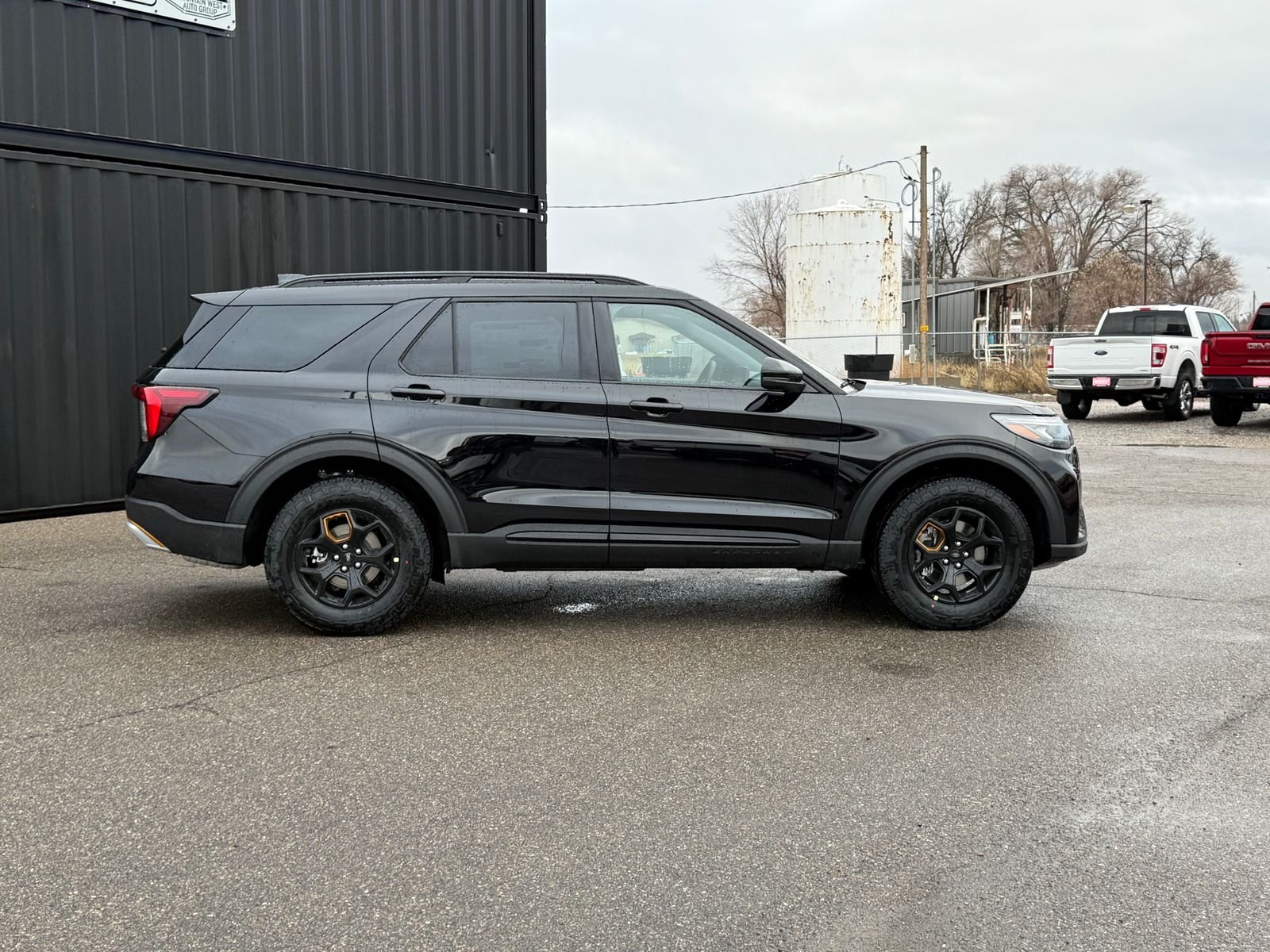 View vehicle photo 7
