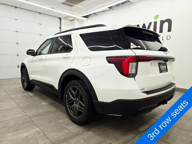 New 2026 Star White Metallic Tri-Coat Ford ST-Line image 3