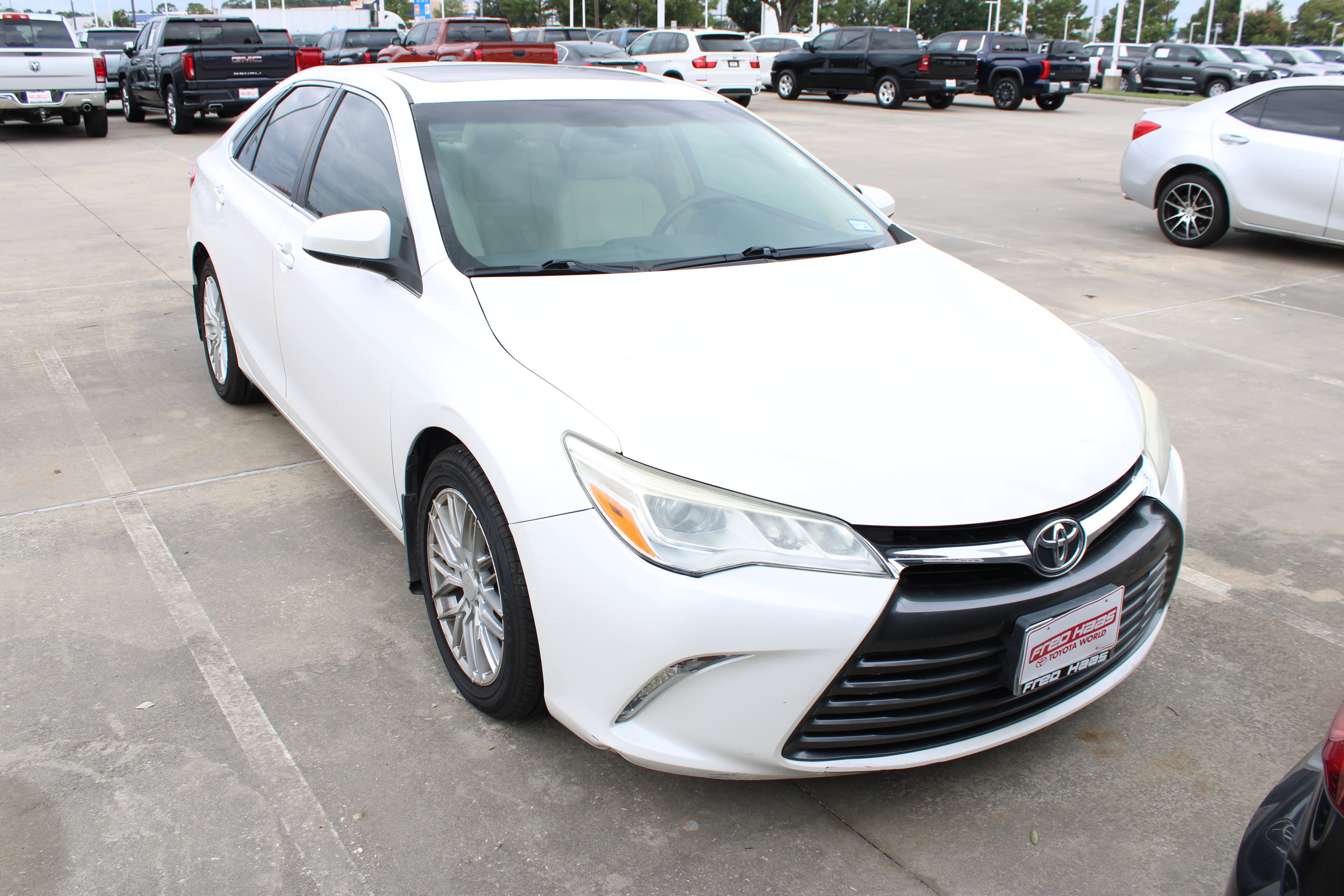 Used 2015 PEARLWHITE Toyota XLE image 2