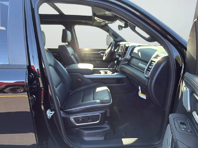 New 2027 Diamond Black Crystal Pearl-Coat Exterior Paint RAM Laramie image 23