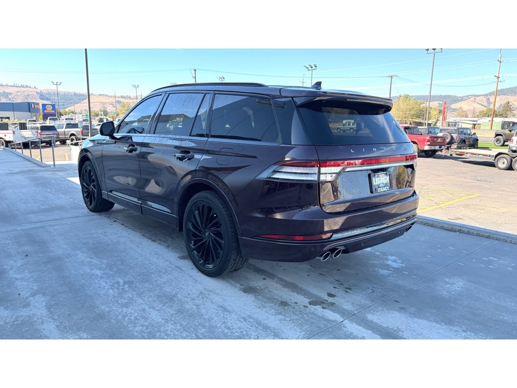 Used 2023 Diamond Red Metallic Tinted Clearcoat Lincoln Reserve image 5