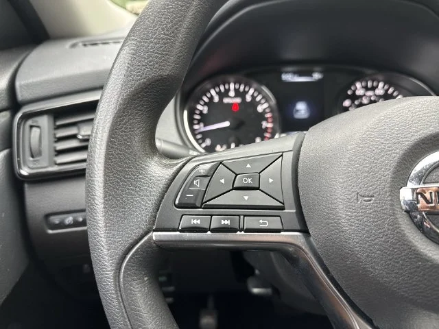 Used 2017 Red Nissan S image 16