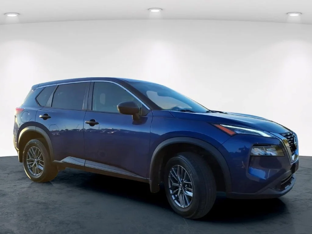 Used 2021 Blue Nissan S image 5
