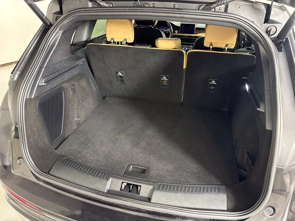 Used 2020 Black Lincoln Reserve image 23