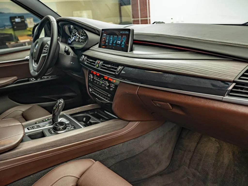 Used 2017 Sparkling Brown Metallic BMW xDrive50i image 35