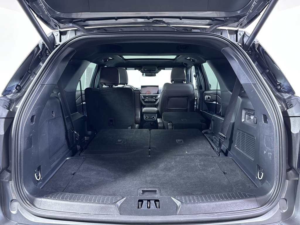 Used 2025 Carbonized Gray Metallic Ford Platinum image 9