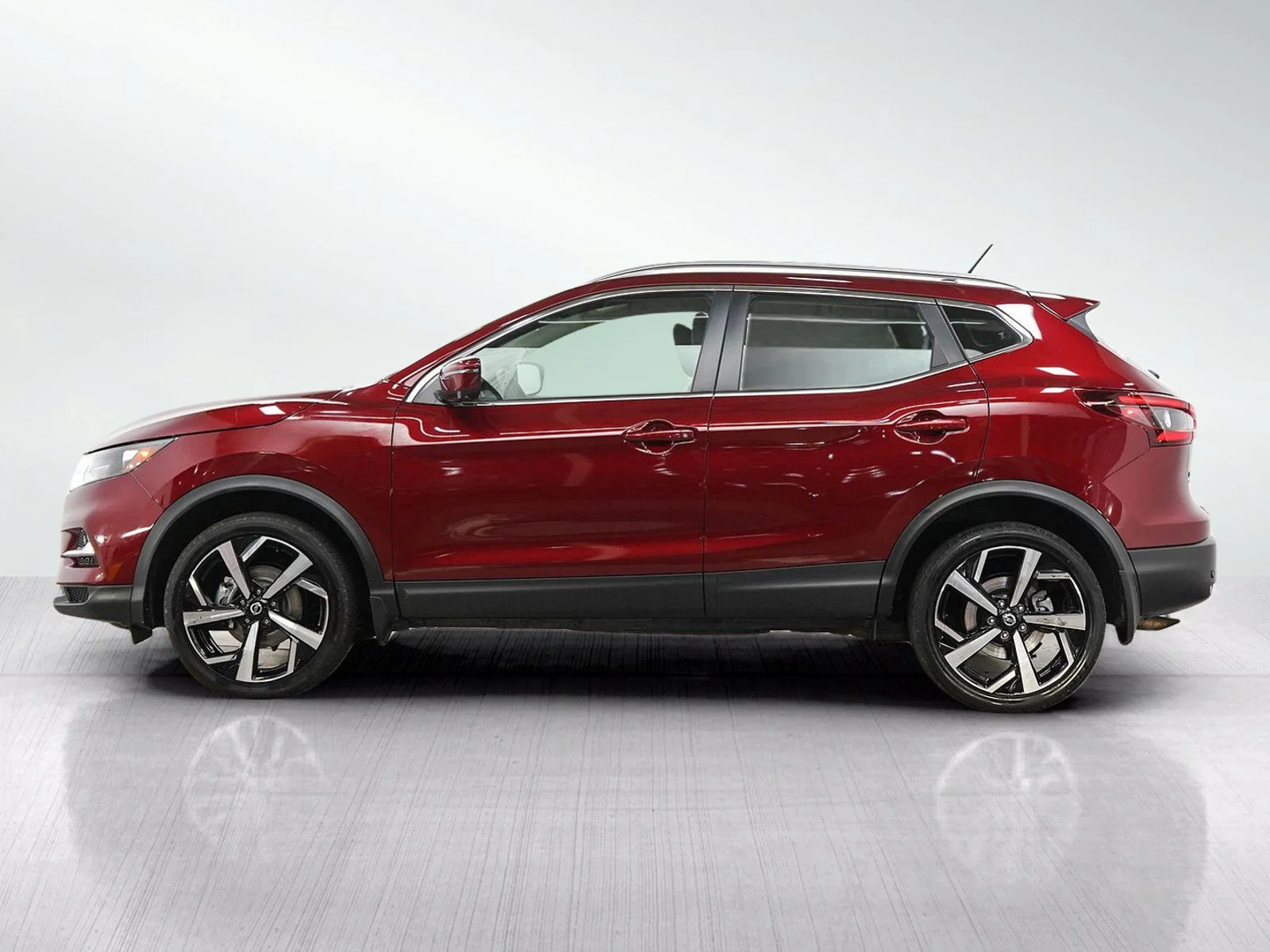 Used 2022 Nissan Rogue Sport SL with VIN JN1BJ1CW2NW495028 for sale in Burnsville, Minnesota