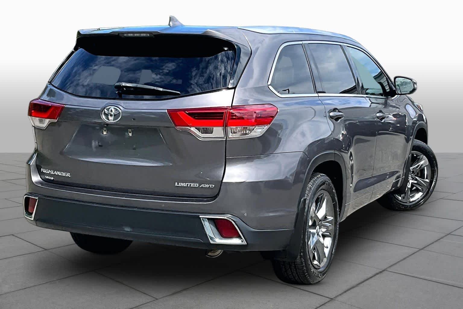 Used 2017 Predawn Gray Mica Toyota Limited Platinum image 13