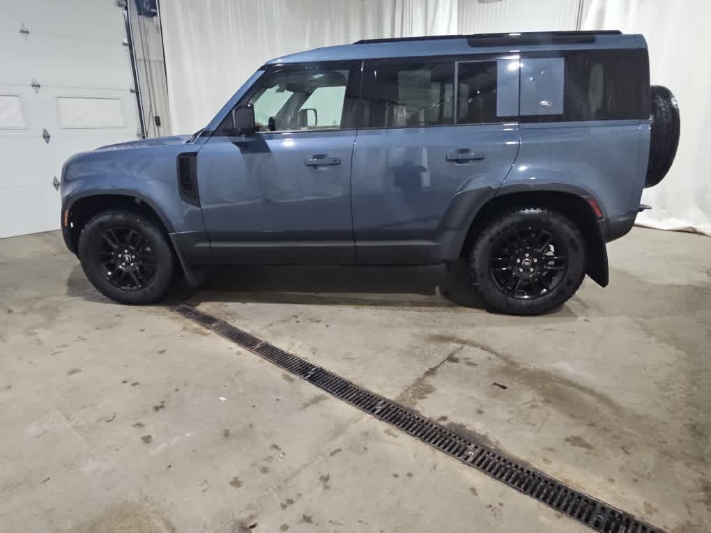 Used 2024 Blue Land Rover S image 3