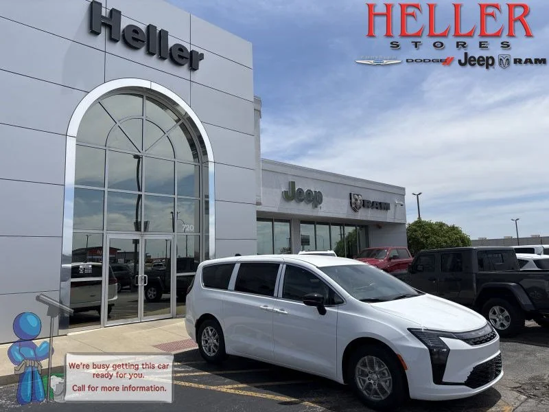2027 Chrysler Pacifica Select's photo