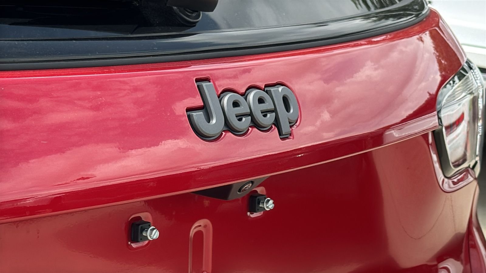 New 2026 Red Hot Pearlcoat Jeep Latitude image 11