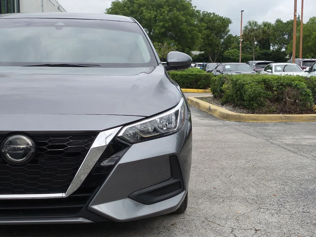 Used 2020 Gray Nissan S image 11