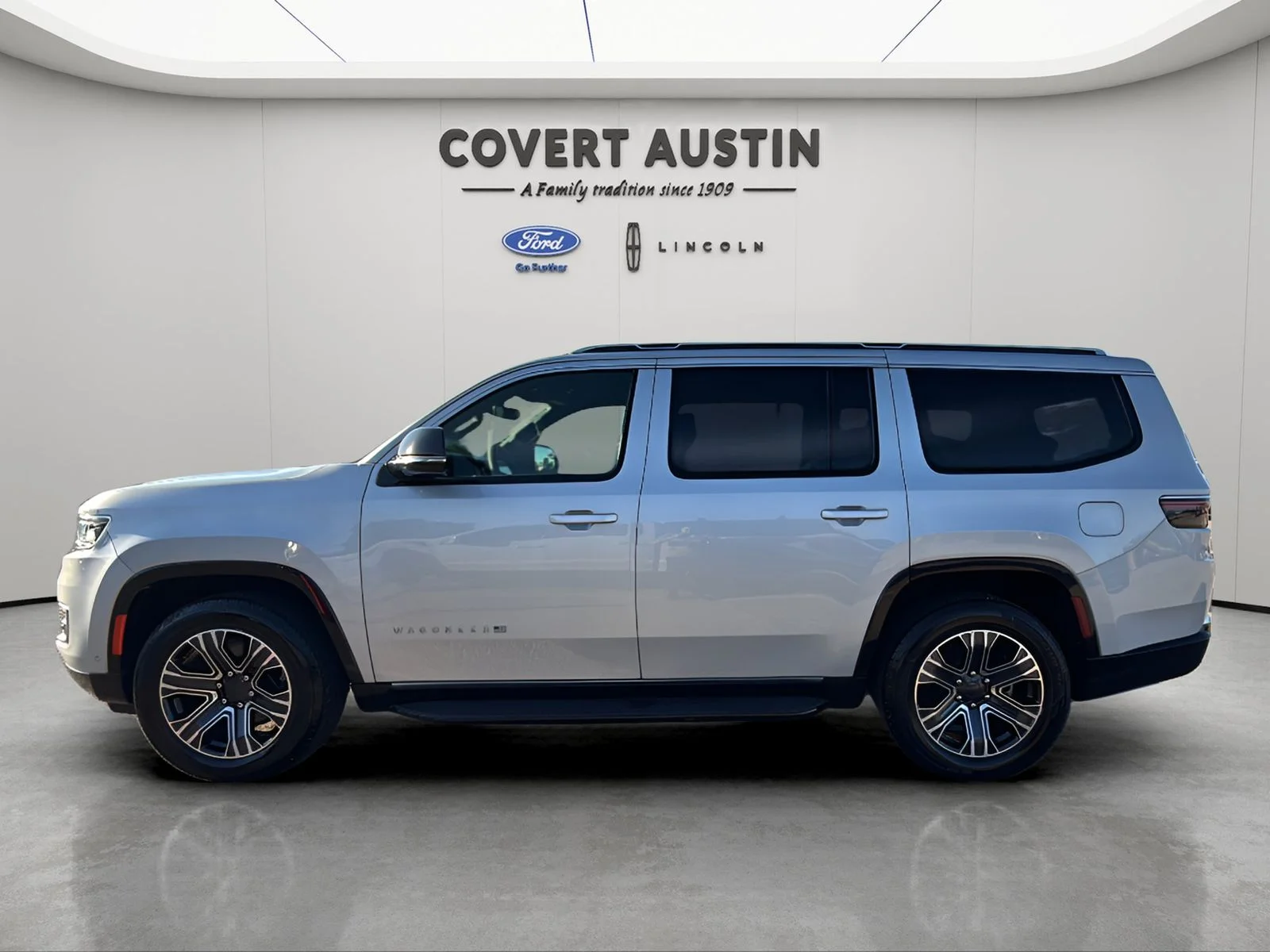 Used 2024 Silver Jeep Series II image 2