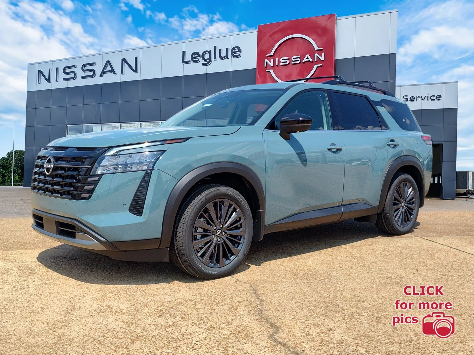 2026 Nissan Pathfinder SL