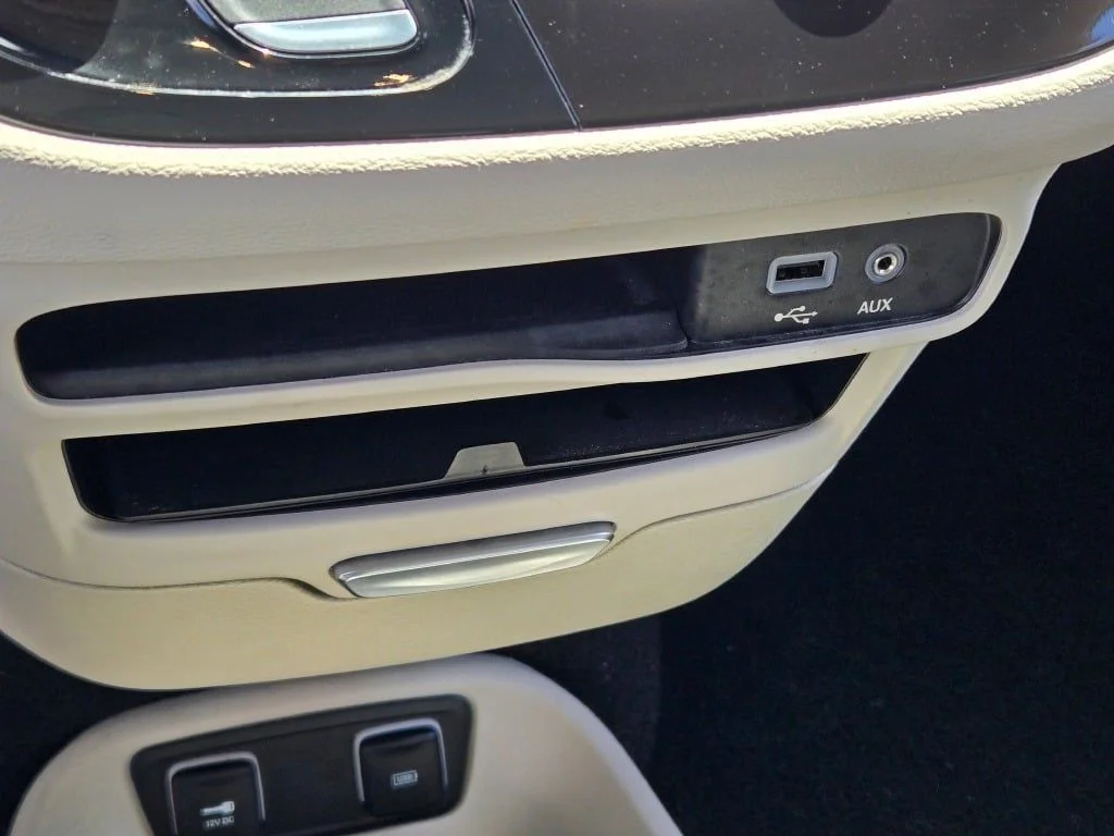 Used 2018 Gray Chrysler Touring Plus image 27