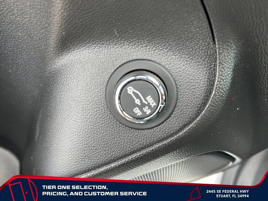 Used 2023 White Frost Tricoat Buick Select image 13
